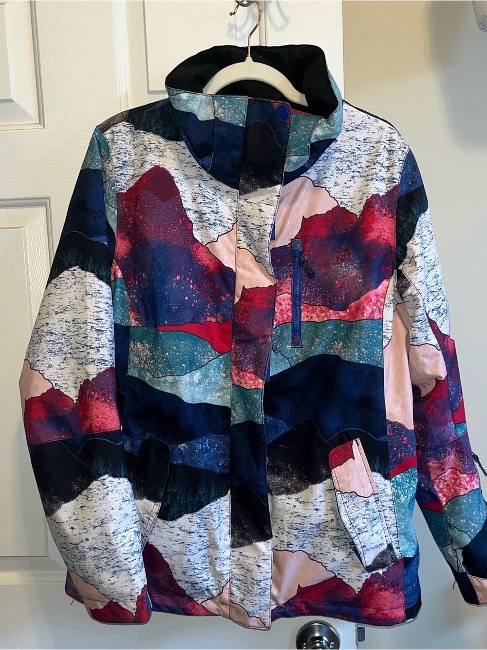 Roxy Women's Multicolor Mountain-Print Ski snowboard jacket